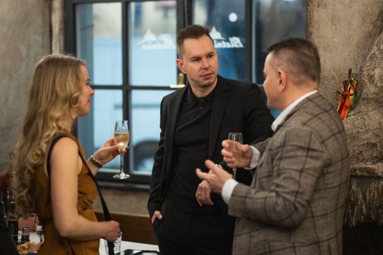 25 - Uprostřed podnikový právník Patrik Walas