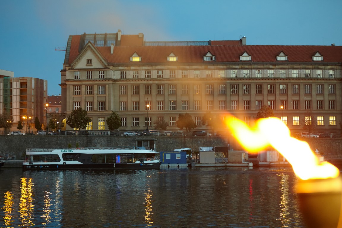 4-Pohled z Občanské plovárny na Právnickou fakultu (Střední)