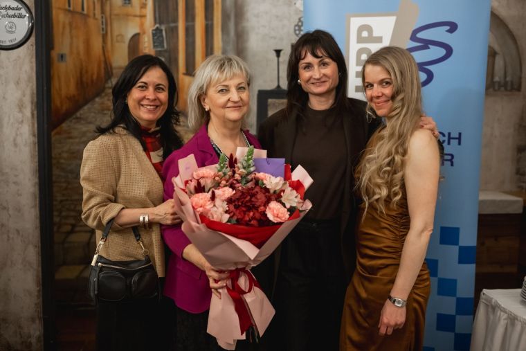 12 - Zleva - advokátka Markéta Císařová, Marie Brejchová, advokátka Jana Kloudová a podniková právnička Anna Leskotová