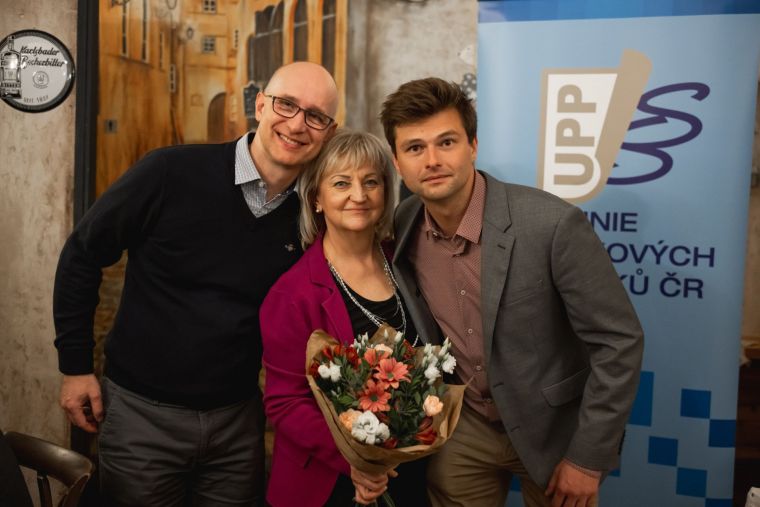 22 - Advokáti Tomáš Doležil a Daniel Pospíšil ve společnosti Marie Brejchové