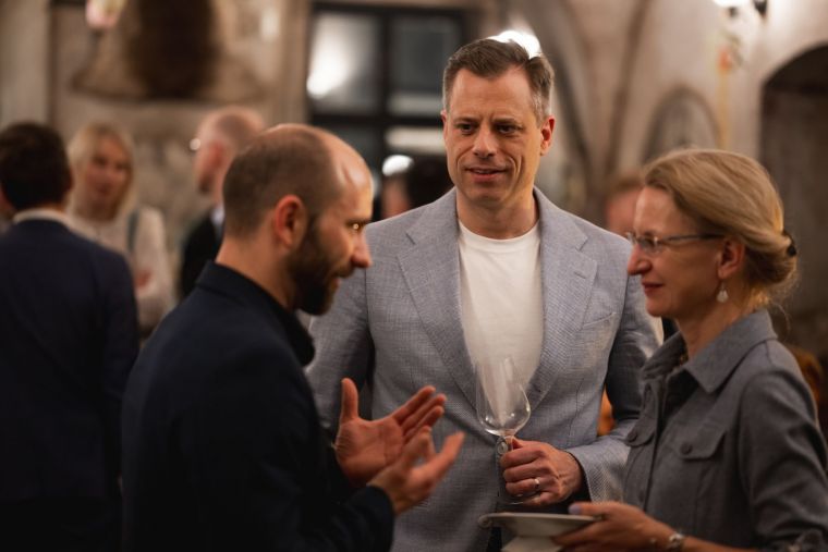 20 - V centru záběru advokát Pavel Kroupa