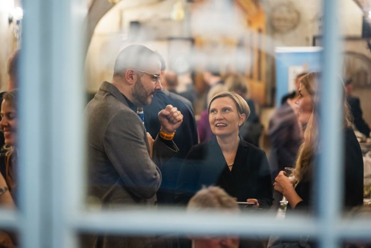 21 - Uprostřed viceprezidentka Unie Klára Novotná