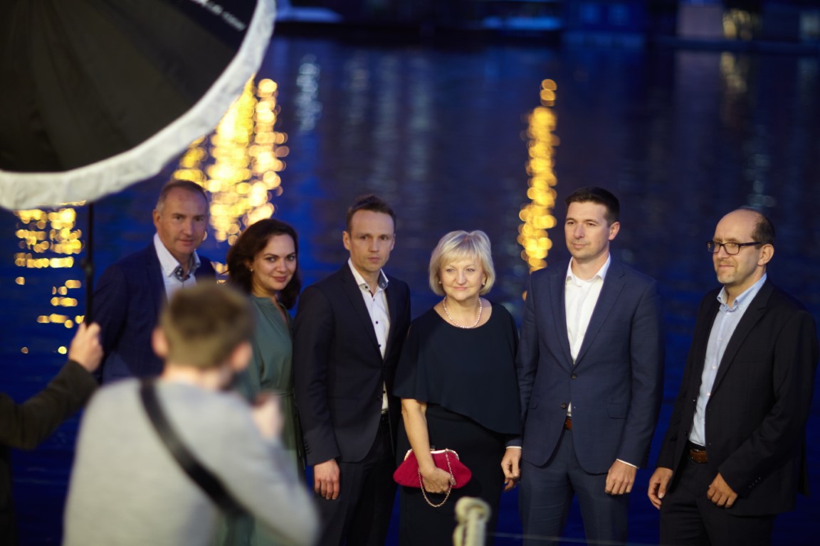 2-Laureáti ocenění Podnikový právník 2021 s prezidentkou Marií Brejchovou (Střední)