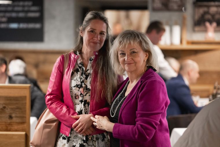 18 - Vpravo Marie Brejchová