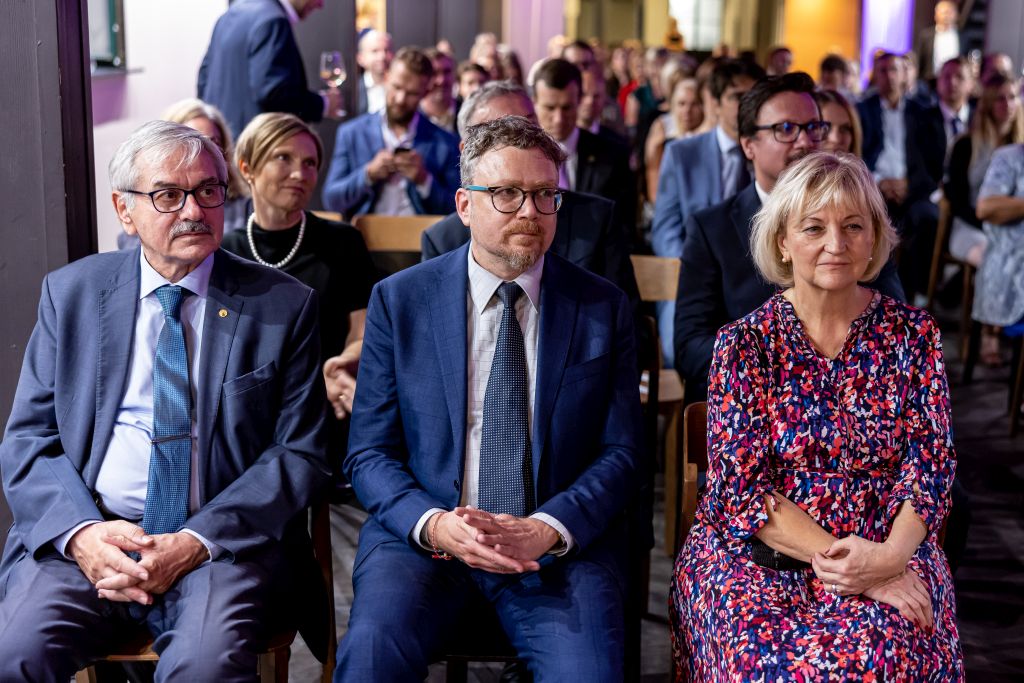 15-Marie Brejchová, prezidentka Unie, Michal Franěk, sekční ředitel Ministerstva spravedlnosti, Vladimír Chaloupecký, viceprezident Svazu průmyslu a dopravy ČR (zprava)
